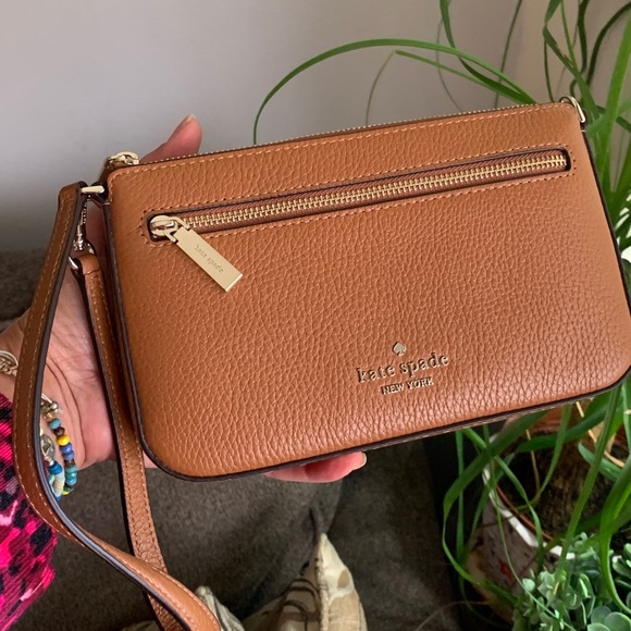 Authentic KATE SPADE Pebbled leather convertible top zip wristlet/clutch - Picture 4 of 13